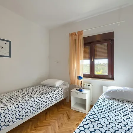 Apartment Viktor Pula