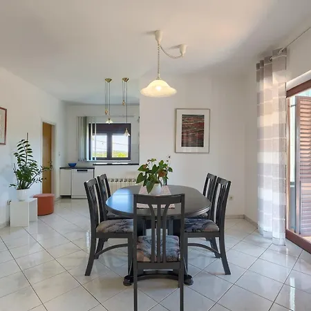 Apartment Viktor Pula