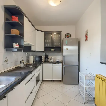 Viktor Apartment